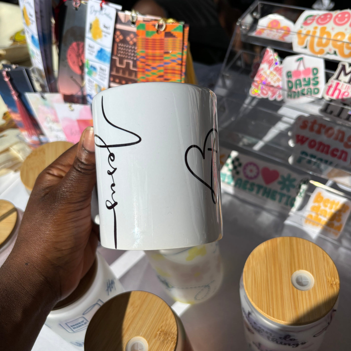 Tasse mit Herz, Kreuz & Jesus - Christliche Kaffeetasse mit inspirierendem Design - Geschenk für Gläubige & Kirchenfreunde