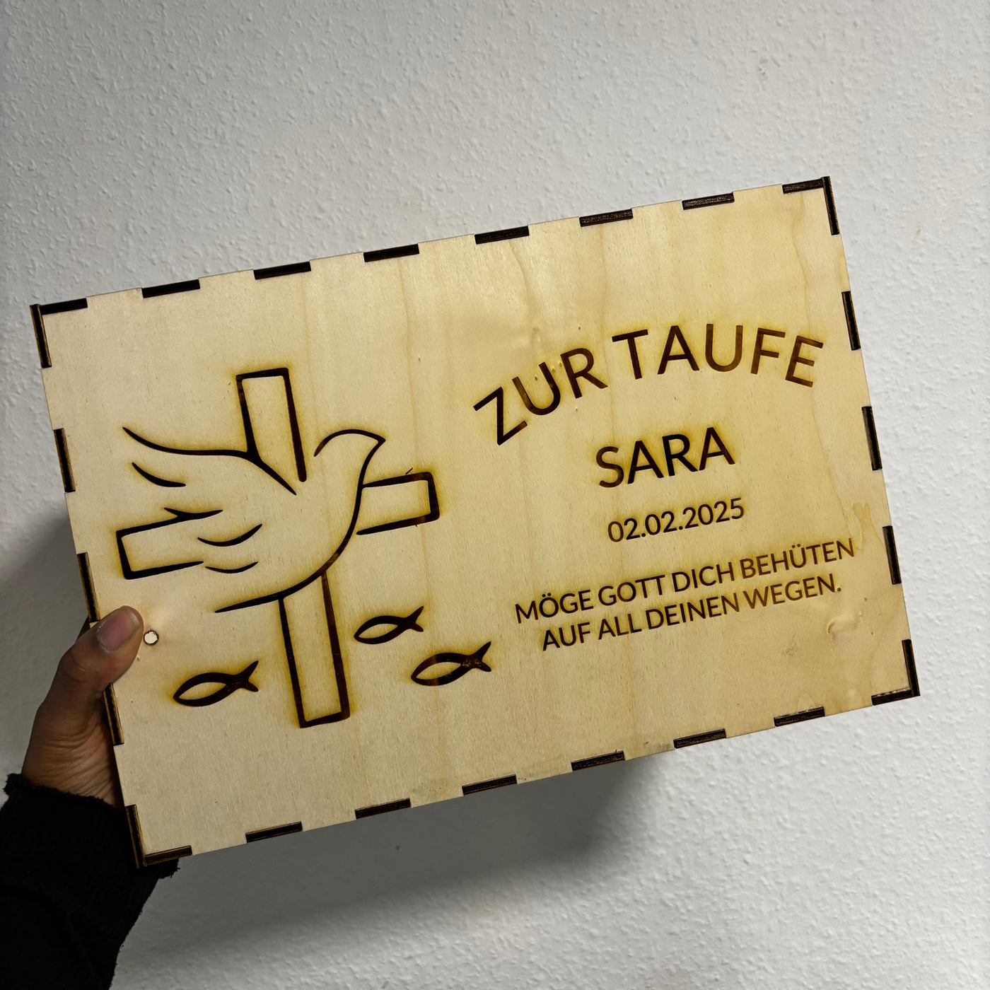 Personalisierte Holzkiste zur Taufe - Erinnerungsbox mit Namen & Datum - Geschenk zur Geburt & Taufe