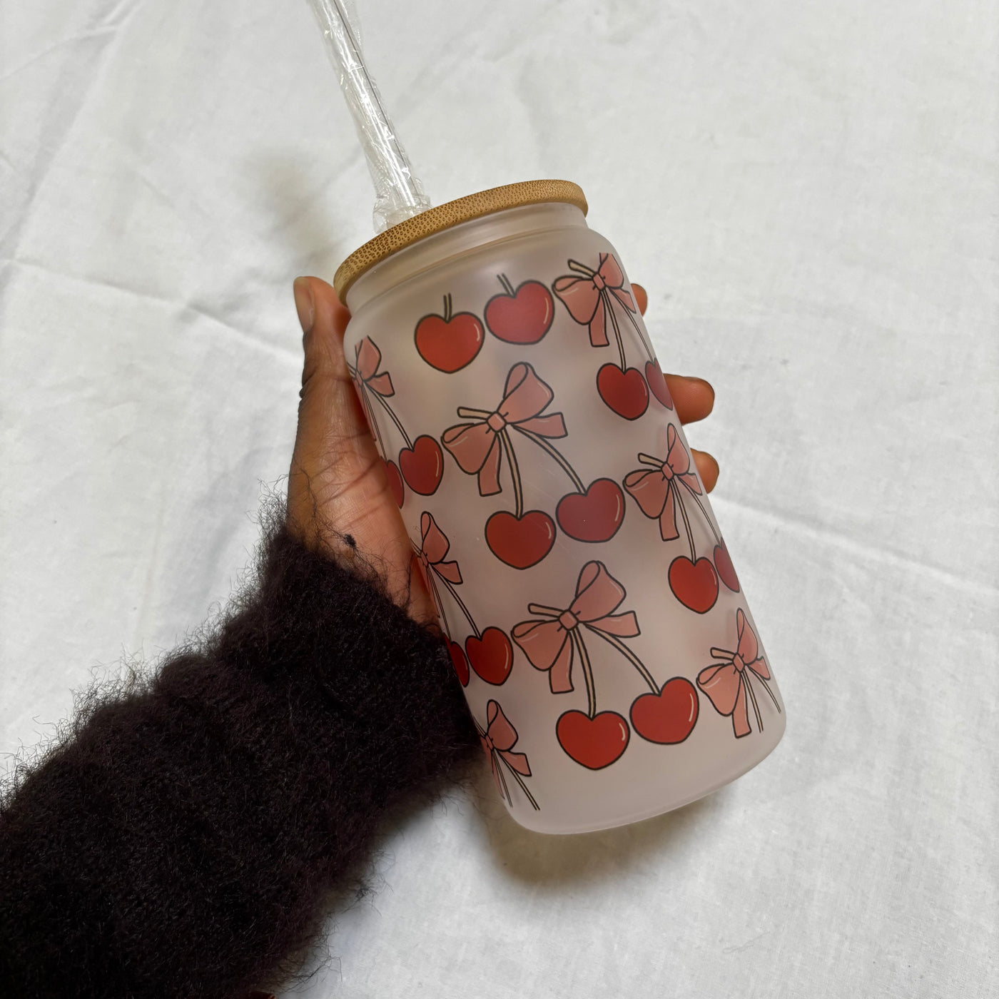 Personalisierte Libbey Glas Tasse - Minimalistisches Trinkglas mit Bambusdeckel & Strohhalm - Perfekt für Tee & Smoothies | Kirschen Design